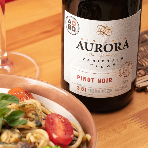Kit 6 Un Vinho Aurora Varietal Pinot Noir 750 Ml