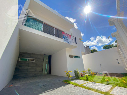 Casa En Venta En Álamos  Cancun Hcs5879