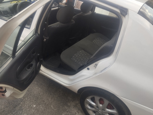 Nissan Platina 1.6 Custom Ac Mt