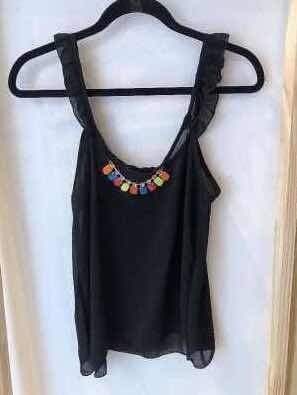 Remera De Gasa - Collar Aplique De Colores - Volados