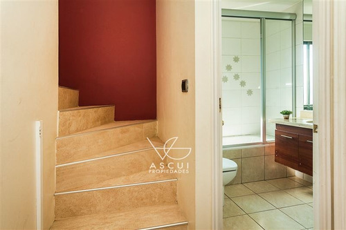 Casa En Venta De 5 Dorm. En Las Condes