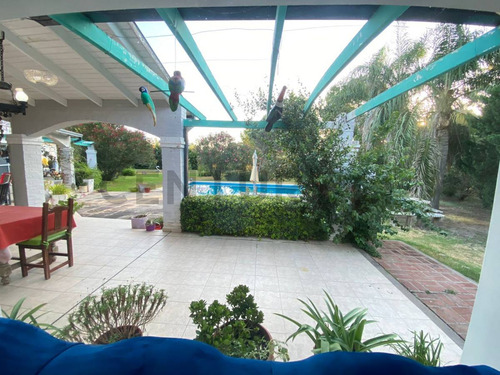 Venta De Casa 6 Ambientes 2 Dormitorios En Solares Del Carcarañá, Oliveros