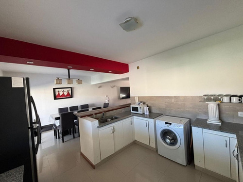 Casa En Venta - 4 Dormitorios 4 Baños - Necochea