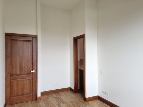 Imagen 3 de 5 de Apartamento En Renta Zona 10 Salvattore, 2 Habitaciones