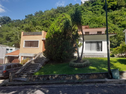 Espaciosa Casa-quinta Ubicada En Calle Cerrada En Colinas De Bello Monte