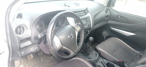 Imagen 9 de 9 de Nissan Np300 2019 2.4 Doble Cabina Se Aa Pack Seg Mt