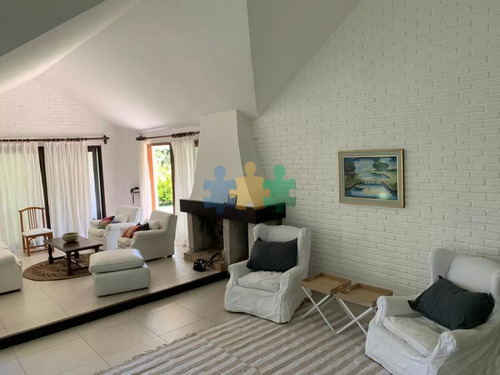 Alquiler Temporario De Casa De Tres Dormitorios Con Piscina En Barrio Lugano A Pasos De Punta Shopping, Punta Del Este - Ref : Eqp6839