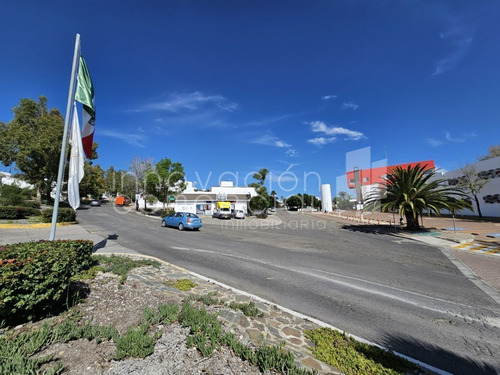 Terreno Súper Ubicado, Con Vigilancia En Real De Juriquilla