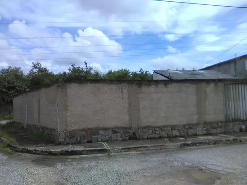 Imagen 3 de 13 de Casa De Esquina De 265 Mts2, En Parque Valencia