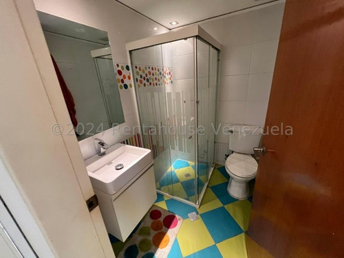 Espectacular Duplex De Tres Pisos En Los Palos Grandes! 24-27077
