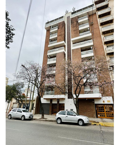 Departamento En Venta En General Paz 2 Dormitorios , Amplio, Con Cochera