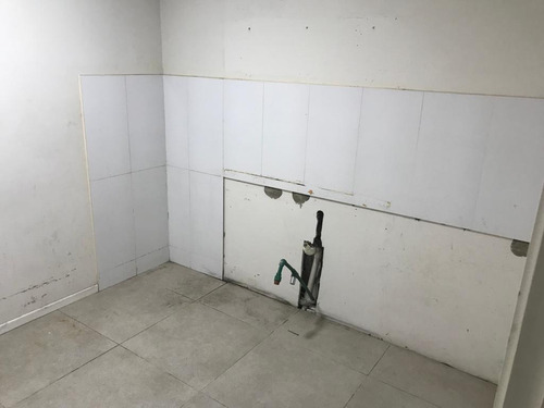 Imagen 2 de 12 de Venta Amplia Oficina Comercial Por Calle Andes Centro