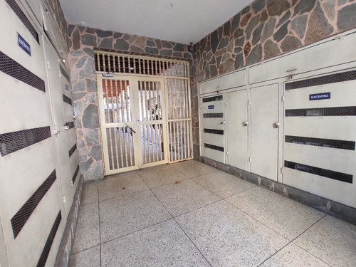 Imagen 2 de 15 de Apartamento En Venta En El Centro De Maracay // 04243385555