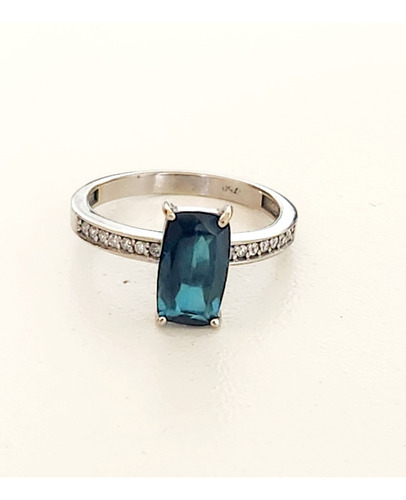 Anel Solitário Com Turmalina Azul Diamantes Ouro 18k Branco