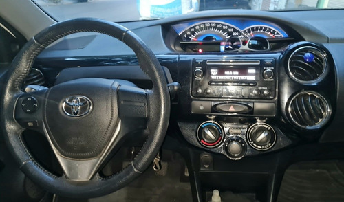 Toyota Etios Cross 1.5 Mt