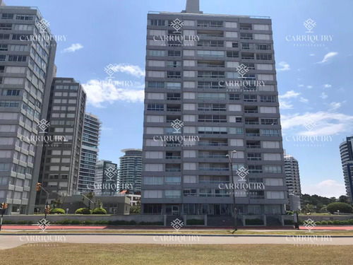 Apartamento De 3 Dormitorios En Torres Del Plata , Punta Del Este , Playa Barava