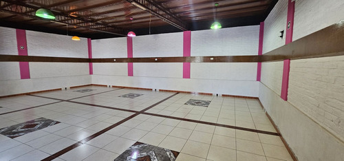 Venta De Espectacular Salón Para Eventos En Guaymallén