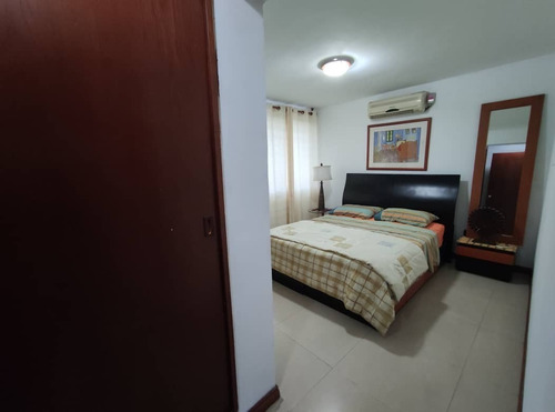 Imagen 6 de 14 de Casa En Venta En Macaracuay. 630m2. Areas Sociales Con Piscina