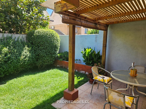 Casa En Venta De 4 Dorm. En Maipú