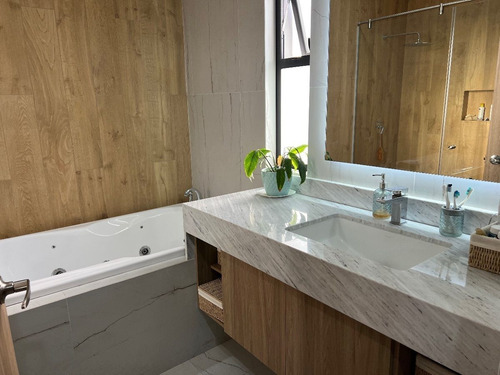 Doble Altura, Amplio Jardín, Vapor- La Vista Residencial