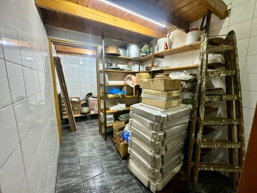 Se Alquila Local Comercial Con Fondo De Comercio!!. (villa Lugano)