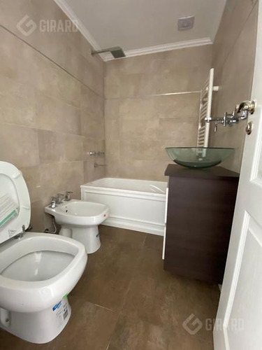 Departamento En Venta De 2 Ambientes A Estrenar, Edificio Damar Ix, En Zona Plaza Mitre