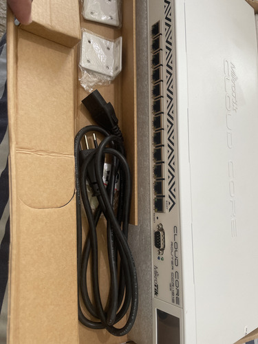 Roteador Mikrotik Cloud Core Ccr1016-12g Branco 100v/240v (Usado)