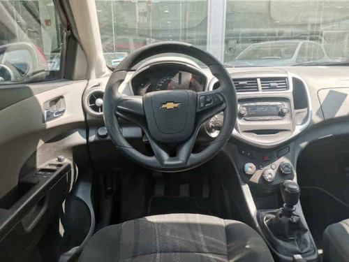 Imagen 6 de 7 de Chevrolet Sonic 2017 4p Lt L4/1.6 Man