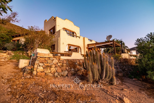 Casa Solida En Condominio Encomenderos Con La Mejo...