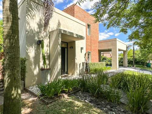 Imagen 3 de 30 de Casa En Venta Al Rio - Barrio Santa Catalina Villa Nueva Tigre