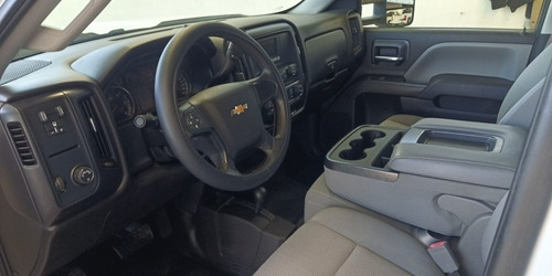 Imagen 11 de 12 de Chevrolet Silverado Cabina Y Med 4x4 Hd