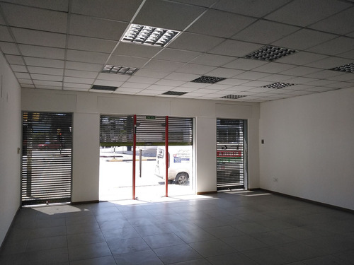 Salon Comercial Sobre Garzon 140 Mts