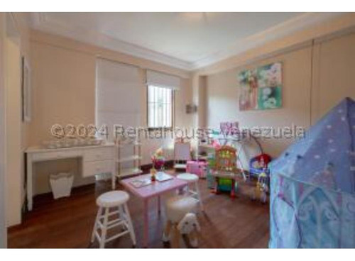 #24-23325 Exclusivo Apartamento En Colinas Del Tamanaco