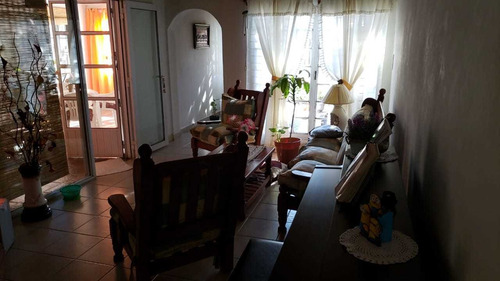 Casa 2 Dormitorios (uno En Suite), Dos Baños, Parrilla, Más.