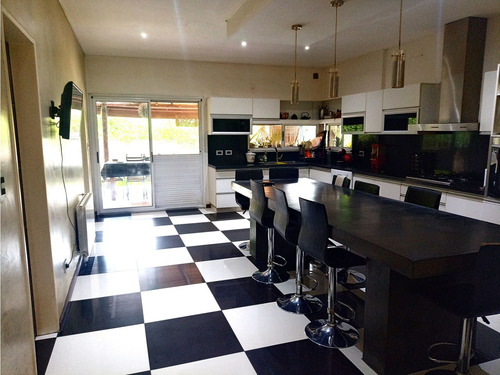 Casa En Venta En Fincas De Maschwitz - 6 Ambtes C/pileta - 254 M2