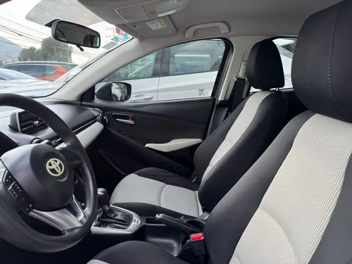Toyota Yaris 1.5 R Le Mid Sedan At
