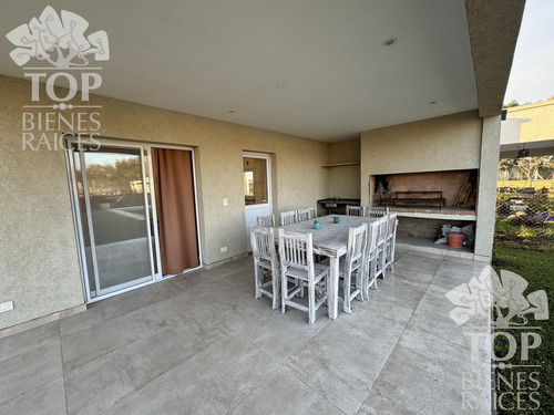 Casa En El Barrio Santa Lucia A Estrenar 4 Ambientes
