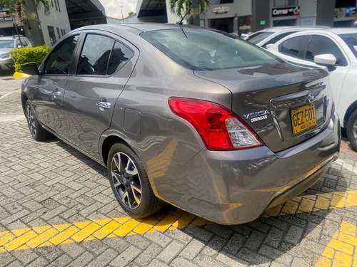 Nissan Versa 1.6 Advance mecanico