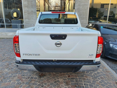 Imagen 6 de 15 de Nissan 2022 Pick-up Frontier 2.3 Dc 4x2 Xe