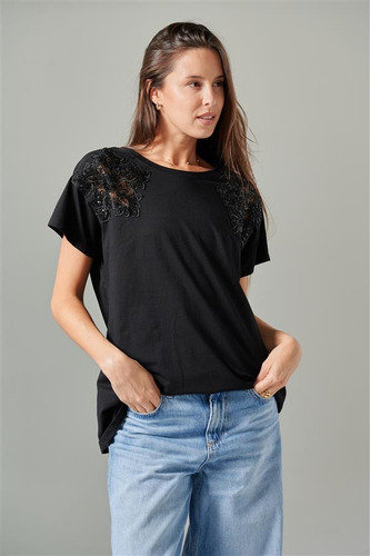 Remera Epic Con Detalle Tul Bordado Con Canutillos Gu36202