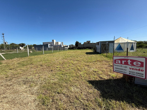 Terreno A La Venta En Jauregui Calle De Los Hilanderos Entre Moreno Y Belgrano