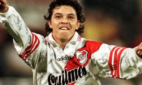 Camiseta River adidas 1997 Tricampeón Gallardo Utilería L (Usado)