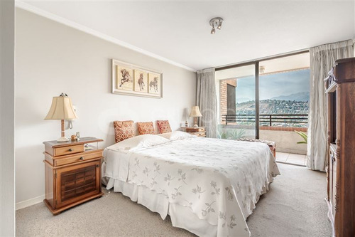 Departamento En Venta De 4 Dorm. 3 Baños, En Las Condes