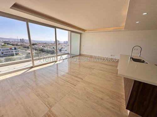 Departamento Con Cuarto De Servicio Y 3 Recámaras - Renta. El Campanario | Ml
