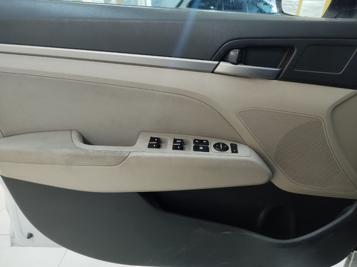 Imagen 12 de 13 de Hyundai Elantra