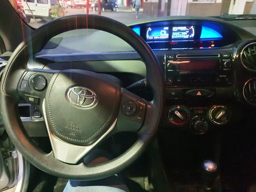 Imagen 10 de 14 de Toyota Etios 2018 1.5 Sedan Xs