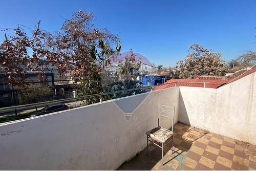 Casa De Dos Pisos Con Piscina En Ñuñoa