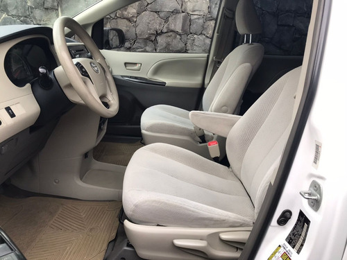 Imagen 6 de 11 de Toyota Sienna Le 2012