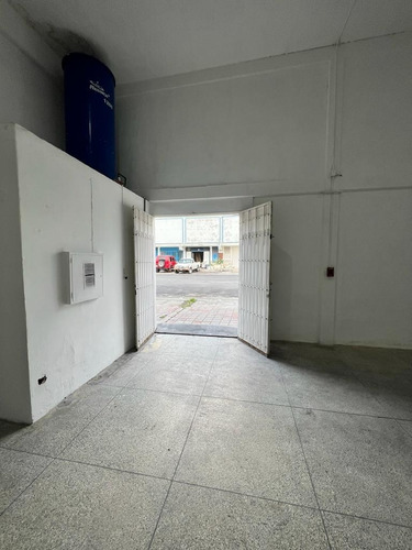 Imagen 9 de 15 de Local En Venta Av. Michelena C.c Ara