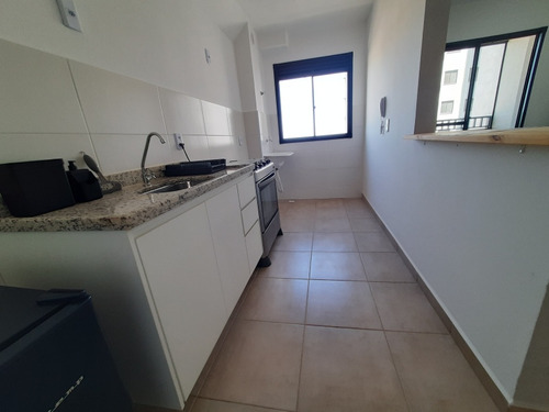 Apto: 2 Quartos, 1 Banheiro, Sala Com Sacada, 1 Vaga